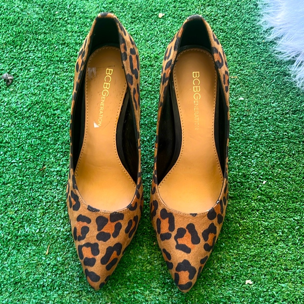 Leopard print pumps